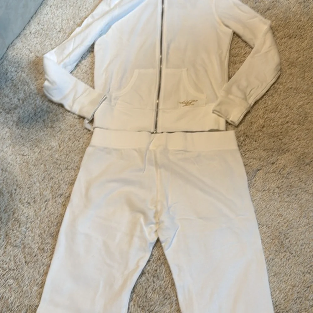 Like new Victoria’s Secret Capri hoodie set white gold small supermodel Hawaii - Picture 5 of 9